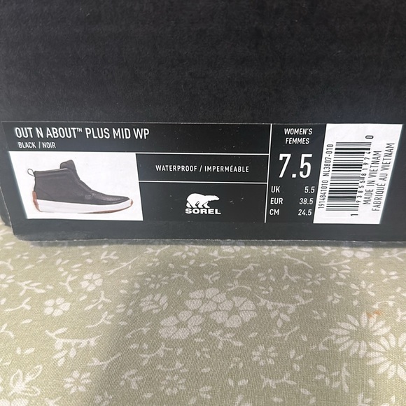 Womens black sorel booties,waterproof - Picture 6 of 6